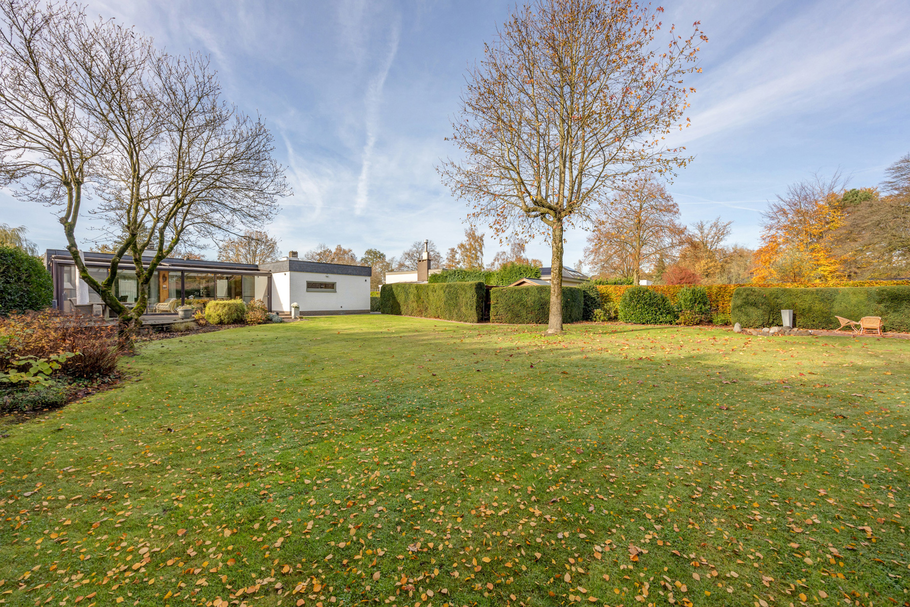 Uitstekend gelegen laagbouwwoning met mooie tuin - foto 2