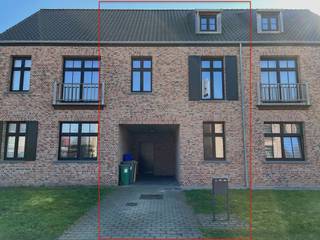 Recente gezinswoning op rustige en kindvriendelijke toplocatie!Deze eengezinswoning omvat inkom met gastentoilet, keuken, woonkamer, nachthal,...