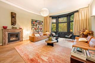 Cette luxueuse demeure de style Beaux-Arts est située dans l'un des quartiers résidentiels les plus prisés d'Anvers.En entrant, vous êtes accueilli...