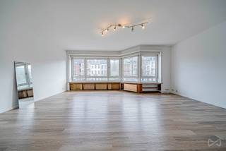 Information and visits: maxime.l@weinvest.be | 02 315 77 22We Invest is pleased to present this superb apartment located on Boulevard Général...