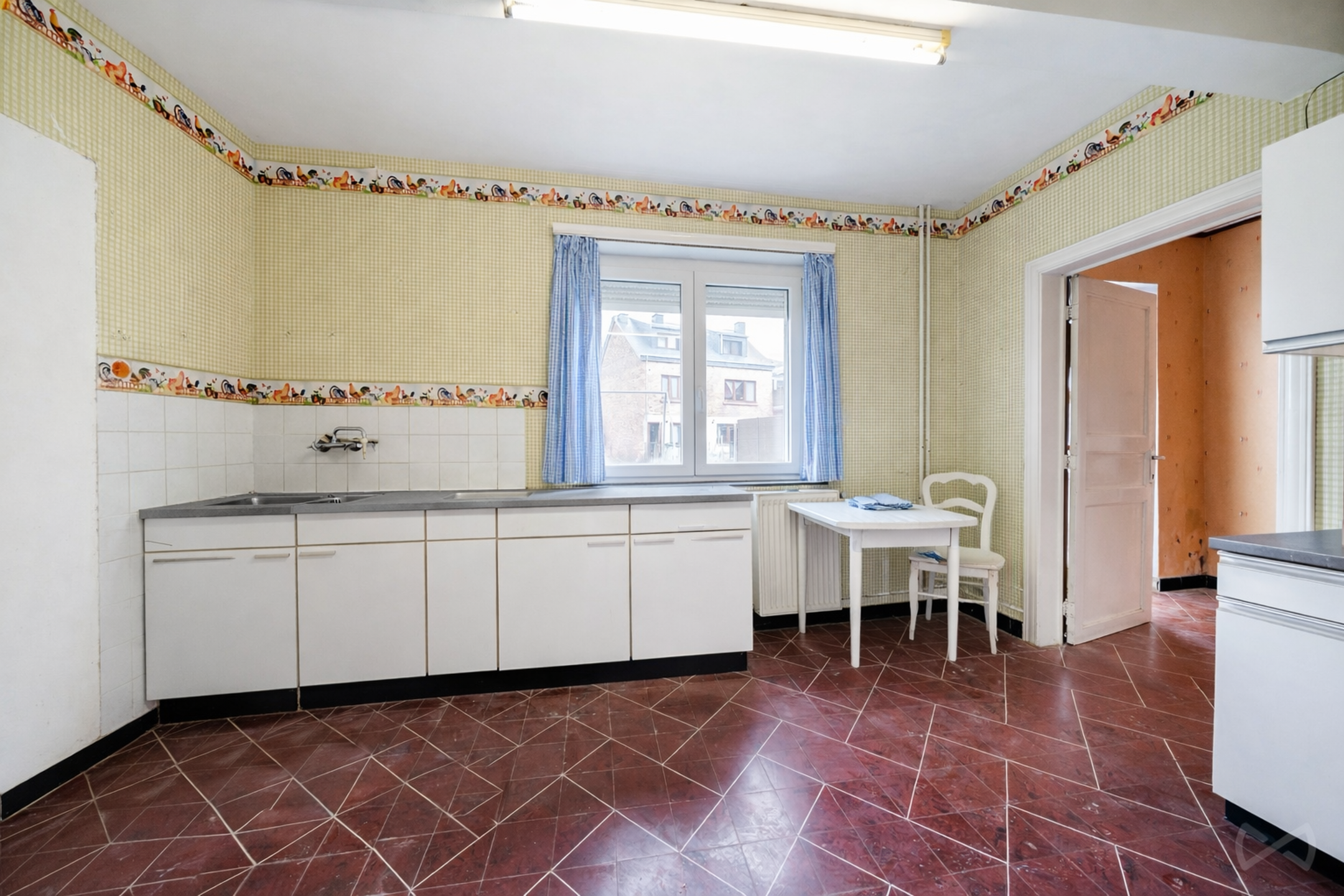 Ruim en licht huis met 4 slaapkamers en tuin om te renoveren - foto 5