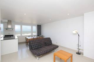 Deze parel is gelegen in de Residentie Aurore te Oostende en beschikt over een oppervlakte van liefst 101 m². Het appartement werd gerenoveerd en...