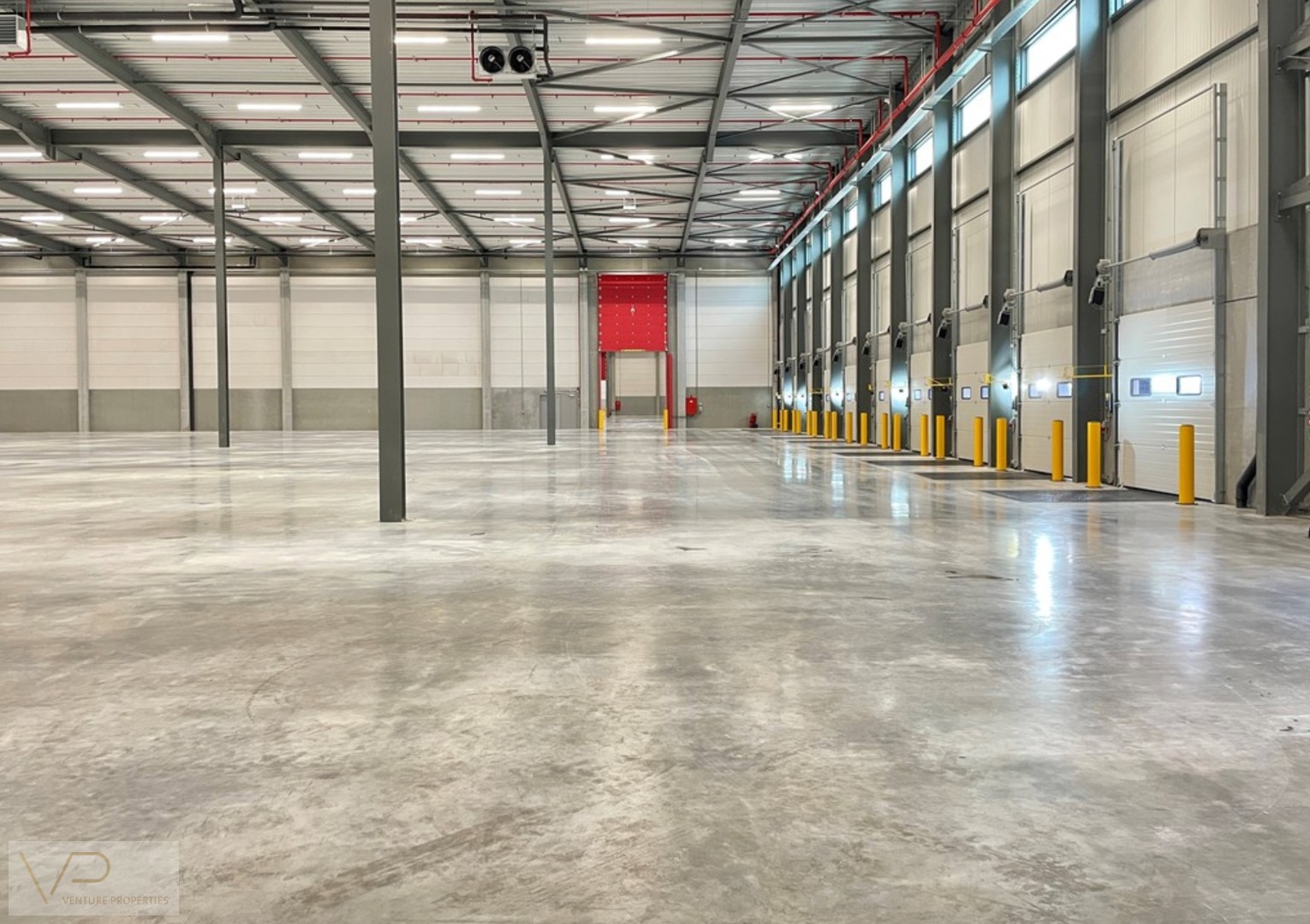 From 7,300 m2 of warehouse space with offices and outdoor storage - photo 5