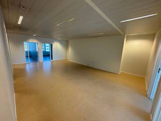 The "Brand Whitlock 87-93" is a modern high standard building, fully air-conditioned, with a marvellous facade and excellent visibility. Close to...