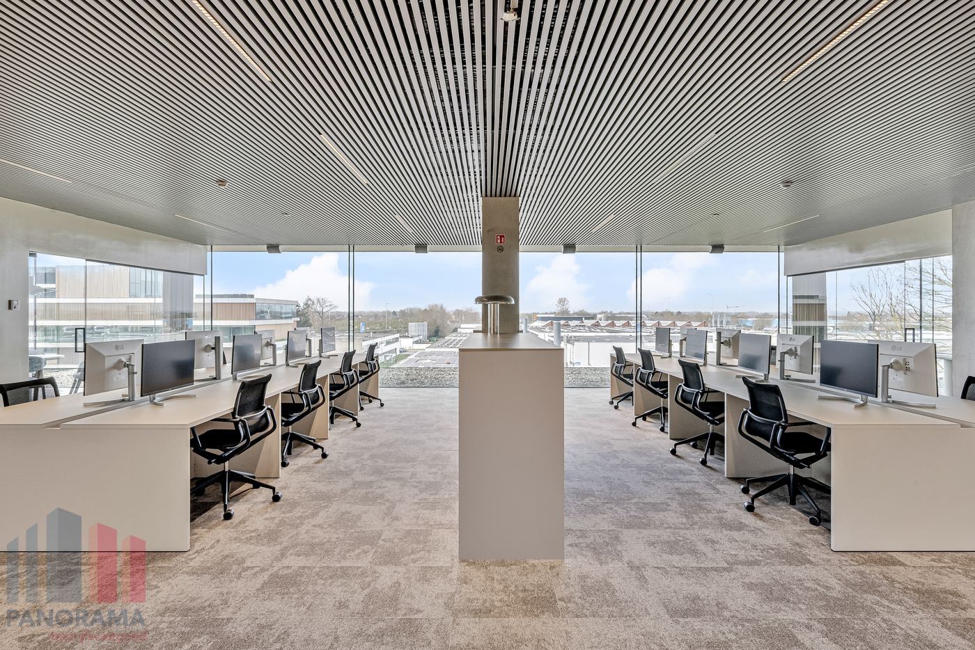 639 m² HIGH-END KANTOREN OP TOPLOCATIE LANGS DE E40 TE OOSTKAMP - photo 3