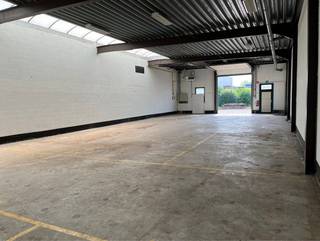 KMO UNIT 9A, 240m², te huur in Industriepark ‘Klein Gent’, strategisch gelegen bij de op- en afrit 21 Herentals-Industrie van de...