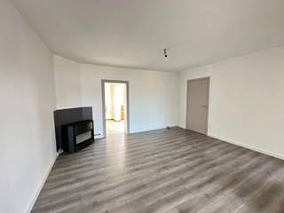 Cozy apartment located in Duffel-West, on the second floor of a quiet building.The apartment has two bedrooms, one spacious and one smaller room,...