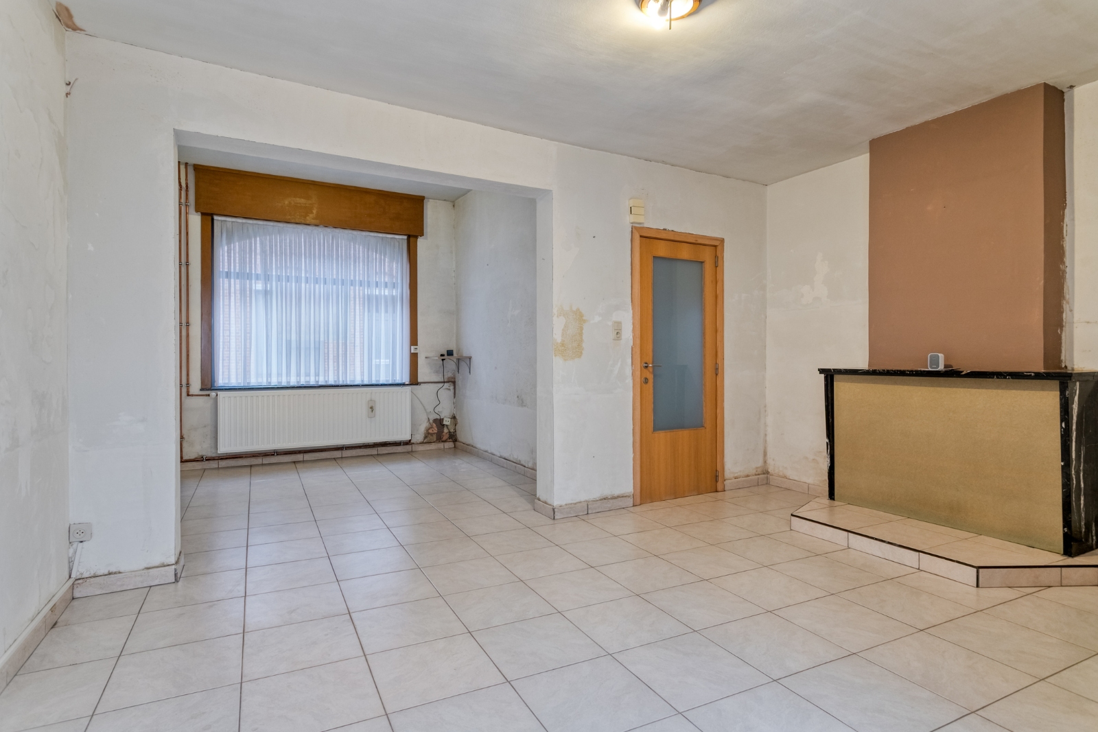 Verder op te knappen stadswoning met 3 slaapkamers en tuin - foto 2