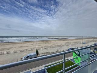 Ruime gemeubelde studio te huur in Middelkerke met zicht op zee.Deze centraal gelegen studio biedt een prachtig zicht op zee. Op wandelafstand van de...