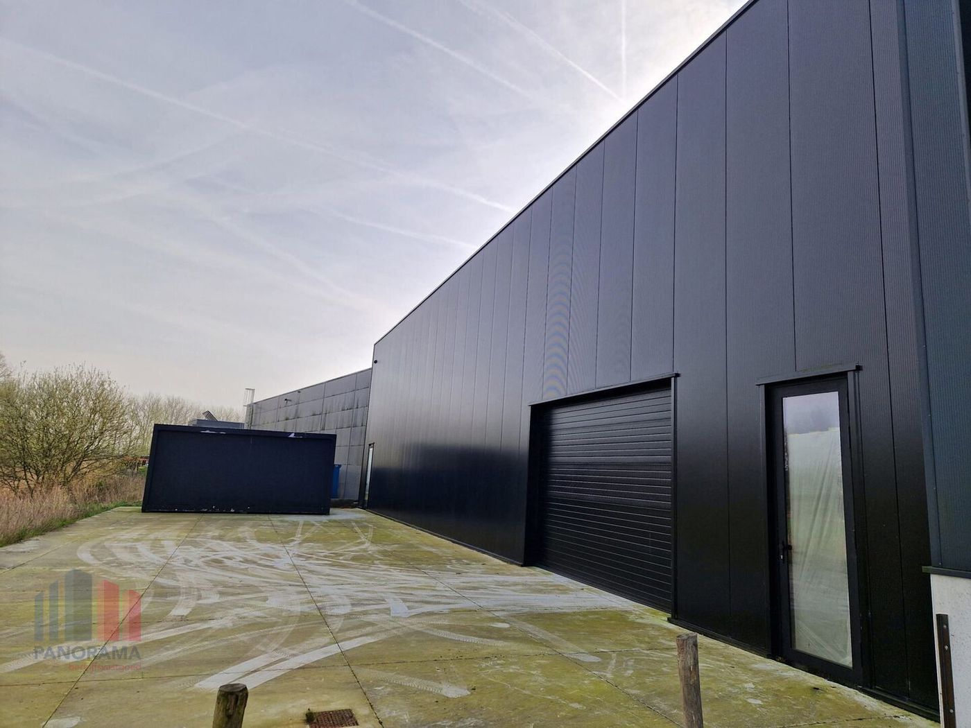 2.265 m² de surface commerciale sur un terrain de 2.290 m² - photo 3