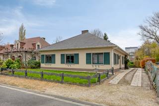 Immo DAVID présente : bungalow de 176m² avec garage et jardin dans un quartier calme de RelegemCe bungalow prêt à emménager dispose d’un hall...