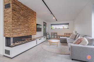 Deze verkoop zal doorgaan onder registratierechten.Deze nieuwbouwwoning bevindt zich in het rustige Sint-Amands, nabij scholen, winkels en openbaar...