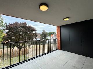 BEZOEKDAG – Zaterdag 9 augustus van 11u00 tot 13u00.Kom gerust vrijblijvend langs, inschrijven is niet nodig.Nieuwbouwappartement met één slaapkamer,...