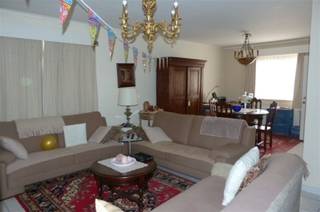 <p><span>Gezellige woning met 3 slaapkamers, ruime tuin en garage in het landelijke Kortenbos.</span></p><p><span>Deze woning bestaat uit living, keuken, badkamer, 3 slaapkamers, garage, terras en ruime tuin. Er is tevens een zolder (plafond geïsoleerd) en een kruipkelder.</span></p><p><span>Afmetingen van de woning:</span></p><p><span>- Living : 5.60 m x 4.00 m + 3.40 m x 4.10 m</span></p><p><span>- Keuken : 3.00 m x 4.00 m</span></p><p><span>- Badkamer : 3.50 m x 2.90 m</span></p><p><span>- Slaapkamer 1 : 3.20 m x 4.60 m</span></p><p><span>- Slaapkamer 2 : 2.50 m x 4.50 m</span></p><p><span>- Slaapkamer 3 : 2.50 m x 3.30 m</span></p><p><span>- Garage : 5.70 m x 2.80 m</span></p><p><span>- Terras : 3.00 m x 9.00 m</span></p><p><span>EPC:   264 kWh/m² </span></p><p><span> </span></p>