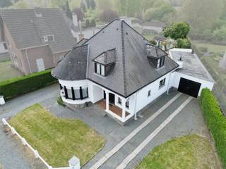Charmante Villa MET 3 SLPK, Riante Tuin EN Garage!Op een ruime kilometer van het centrum van Wieze, met alle nodige faciliteiten binnen handbereik,...