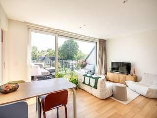 Modern apartment with a spacious terrace (16 m²) and a beautiful view of the Hoge Blekker in Koksijde.<br /><br />This move-in-ready apartment is located in the recently built Bries en Boei residence (2025), ideally situated on Zeelaan in Koksijde. The bustling commercial center of Koksijde-Bad is just 400 meters away, while the beach and the sea are also within walking distance (approx. 600 meters).<br /><br />The property is laid out as follows: A bright living area with a fully equipped, open kitchen featuring high-quality appliances and direct access to the spacious terrace (16 m²) | a practical storage room with connections for a washing machine and dryer | a full-sized bedroom with built-in closet and an adjoining bathroom (equipped with a walk-in shower, vanity sink, and toilet).<br /><br />On the basement level, the apartment features a private storage room with electrical hookups and a communal bicycle storage area. Additionally, there is the option to purchase an easily accessible underground parking space for €29,000.<br /><br />Highlights of this apartment:<br />- Apartment in like-new condition (built in 2025)<br />- Energy-efficient (EPC rating A)<br />- Electrical system compliant through 2049<br />- High-quality finishes<br />- Spacious 16 m² sun terrace with a beautiful view of the Hoge Blekker<br />- Private basement with electricity<br />- Shared bicycle storage<br />- Option to purchase an underground parking space<br /><br />The purchase is subject to both registration fees and VAT.<br /><br />Are you looking for a recently built, energy-efficient apartment with a spacious terrace and a unique view of the Hoge Blekker? Contact us today for more information or to schedule a visit.