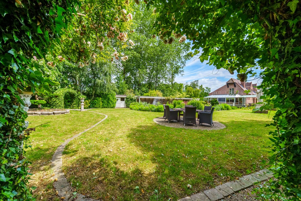 Unieke villa met handelsruimte in Tielt - foto 2