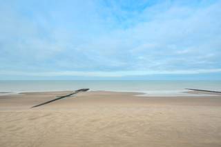 Instapklaar doorloop appartement met 1 slaapkamer en prachtig zicht op zee te koop te Middelkerke ! U bevindt zich op de zevende verdieping van...
