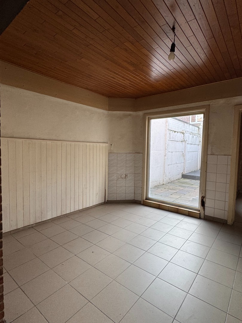 Te renoveren woning met zonnige stadskoer in hartje Brugge - foto 4