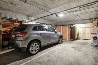 Parking dans un quartier résidentiel avec une forte pression de stationnement.Parking à vendre séparément.Soyez rapide et n'hésitez pas à...