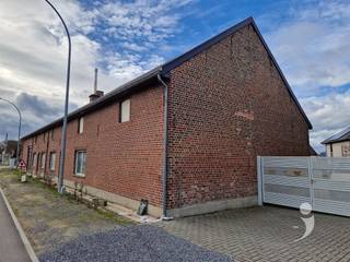 Te renoveren langgevelhoeve gelegen te Rotselaar-Wezemaal Deze eigendom bevindt zich op een bijzonder strategische locatie nabij de op-en afrit  E314...