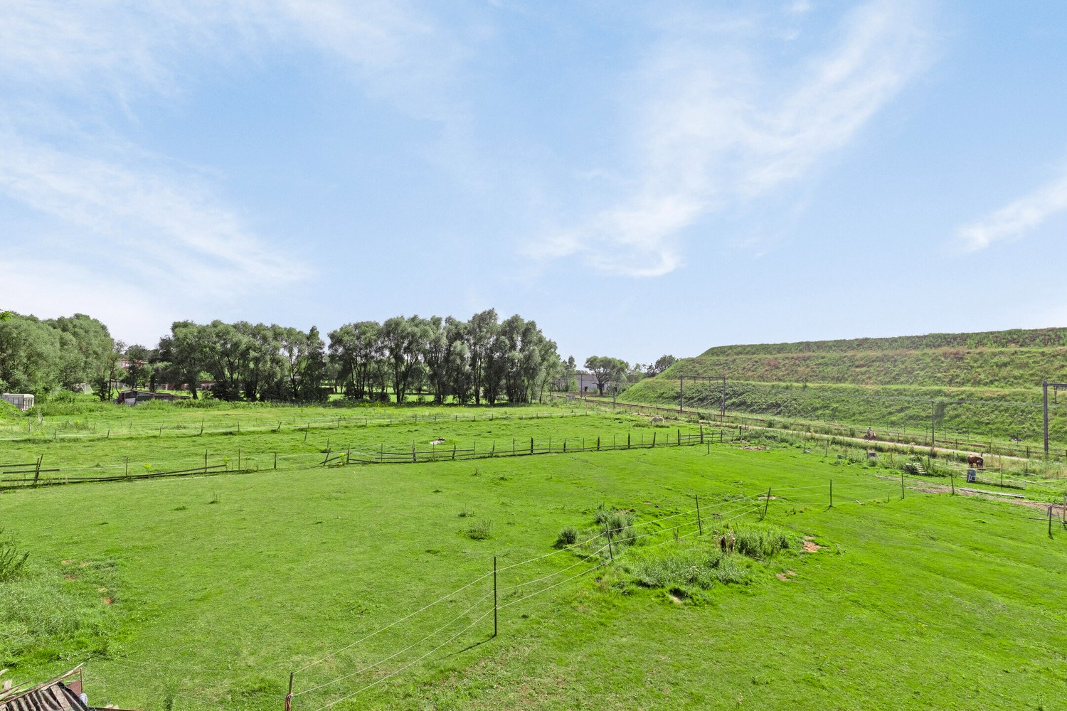 Ruim perceel met meerdere mogelijkheden - foto 1