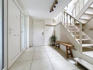 Prachtig gelegen, vrijstaande woning bestaande uit een inkomhal met afzonderlijk toilet, gezellige leefruimte met zithoek en eetplaats,...
