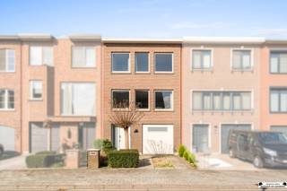 Instapklare bel-etage met grote zonnige tuin in gegeerde wijk te EkerenOntdek deze instapklare bel-etagewoning, gelegen in een zeer gegeerde en...