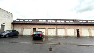 Bestaande uit inkom met vestiairekast, leefruimte, open keuken, afgesloten slaaphoek en badkamer.Huurprijs te vermeerderen met 40 EUR/maand...