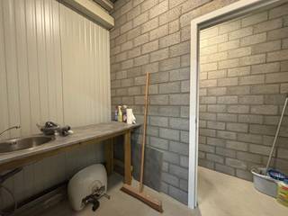 Recente KMO-unit in Merkplas met een oppervlakte van 265 m²Deze recente en polyvalente KMO-unit is gelegen op een gunstige locatie in de Industrieweg...