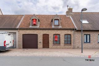 In de landelijke Avekapellestraat 14 bevindt zich deze charmante woning, ideaal voor wie op zoek is naar rust en privacy. Dankzij de aangename...