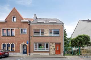 Charmante woning uit 1920 met tal van renovaties, rustig gelegen in het centrum van Beersel. Deze instapklare gezinswoning combineert karakter...