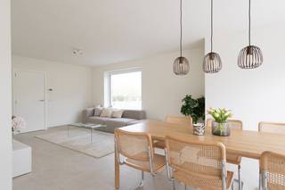 Ontdek ons nieuwbouwproject in het rustige <strong>Impedorp</strong>, een charmante deelgemeente van Lede. Hectaar realiseert hier vier halfopen bebouwingen, ideaal gelegen met alle voorzieningen dichtbij.<br />De woningen bevinden zich op ruime percelen van ca. 500 m² en beschikken over een diepe oprit met mogelijkheid tot het plaatsen van een carport. Ze worden energiezuinig en duurzaam gebouwd, met oog voor comfort en lagere energiekosten. Een perfecte keuze voor wie rustig, toekomstgericht en duurzaam wil wonen, met alle voorzieningen dichtbij.<br /><br /><strong>Indeling van de woningen:</strong><br />Gelijkvloers: inkomhal met gastentoilet, lichtrijke leefruimte met open keuken en een praktische berging. <br />Verdieping: nachthal met apart toilet, 3 ruime slaapkamers en badkamer met ligbad, douche en dubbel lavabomeubel.<br />Zolder: toegankelijk via het zolderluik - ideaal als extra opbergruimte. <br /><br /><strong>Troeven van deze woningen:</strong>
<ul>
<li><strong>Verlaagd btw-tarief van 6% voor afbraak en heropbouw </strong></li>
<li>Energiezuinig en toekomstgericht wonen</li>
<li>Verwarming via lucht/water warmtepomp met vloerverwarming </li>
<li>Ruime percelen </li>
<li>Voorzieningen binnen handbereik</li>
<li>Mogelijkheid tot het plaatsen van een carport</li>
</ul>
Ben je op zoek naar een nieuwe thuis? Neem gerust contact met ons op voor een afspraak.<br /><span>(Foto's zijn referentiebeelden van voorgaande projecten)</span>