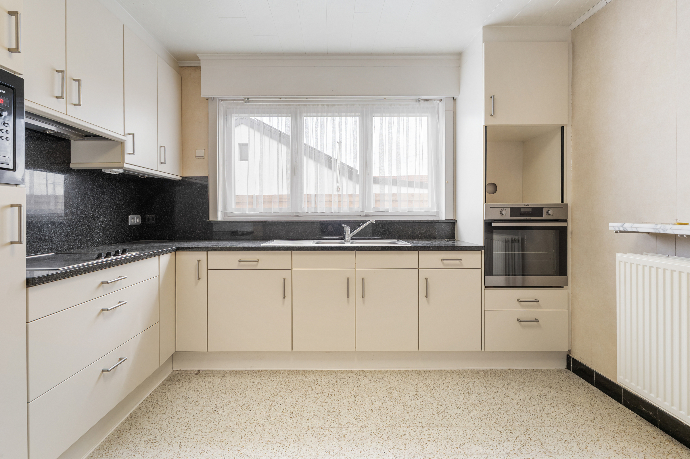Ruime te renoveren woning te koop in Zulte - foto 5
