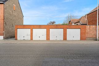 Vier garageboxen te koop, mogelijkheid tot aankoop per stuk.Prijs per box: 32 000 euro...