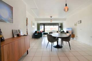 Ruim 2-slaapkamerappartement met terras en garagebox te Sint-Gillis-DendermondeDit appartement is gunstig gelegen op de tweede verdieping van deze...