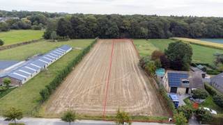Op zoek naar een uitzonderlijke locatie om je woondroom te realiseren? Ontdek dit prachtig gelegen perceel bouwgrond in de Poelkapellestraat 23D te Houthulst: een unieke combinatie van ruimte, rust en natuur, met een totale oppervlakte van maar liefst 3.518 m².<br /><br />De eerste 50 meter is bouwgrond daarna loopt het perceel over in natuurgebied.<br /><br />Troeven van deze ligging:<br />- Gelegen langs een invalsweg, met een bos aan de achterzijde<br />- Toch centraal: winkels, scholen en voorzieningen bevinden zich op korte afstand.<br />- Ideaal voor wie houdt van natuur, privacy en een groene omgeving of je nu een gezinswoning wil bouwen met een grote tuin, of op zoek bent naar een plek waar wonen en natuur samenkomen: dit perceel biedt alle mogelijkheden.<br /><br />📌 Meer informatie over bouwvoorschriften en mogelijkheden op aanvraag.<br /><br />📞 Interesse? Contacteer Thijs:<br />📲 051 57 54 61<br />📧 celine@grouptrybou.be<br /> | thijs@grouptrybou.be