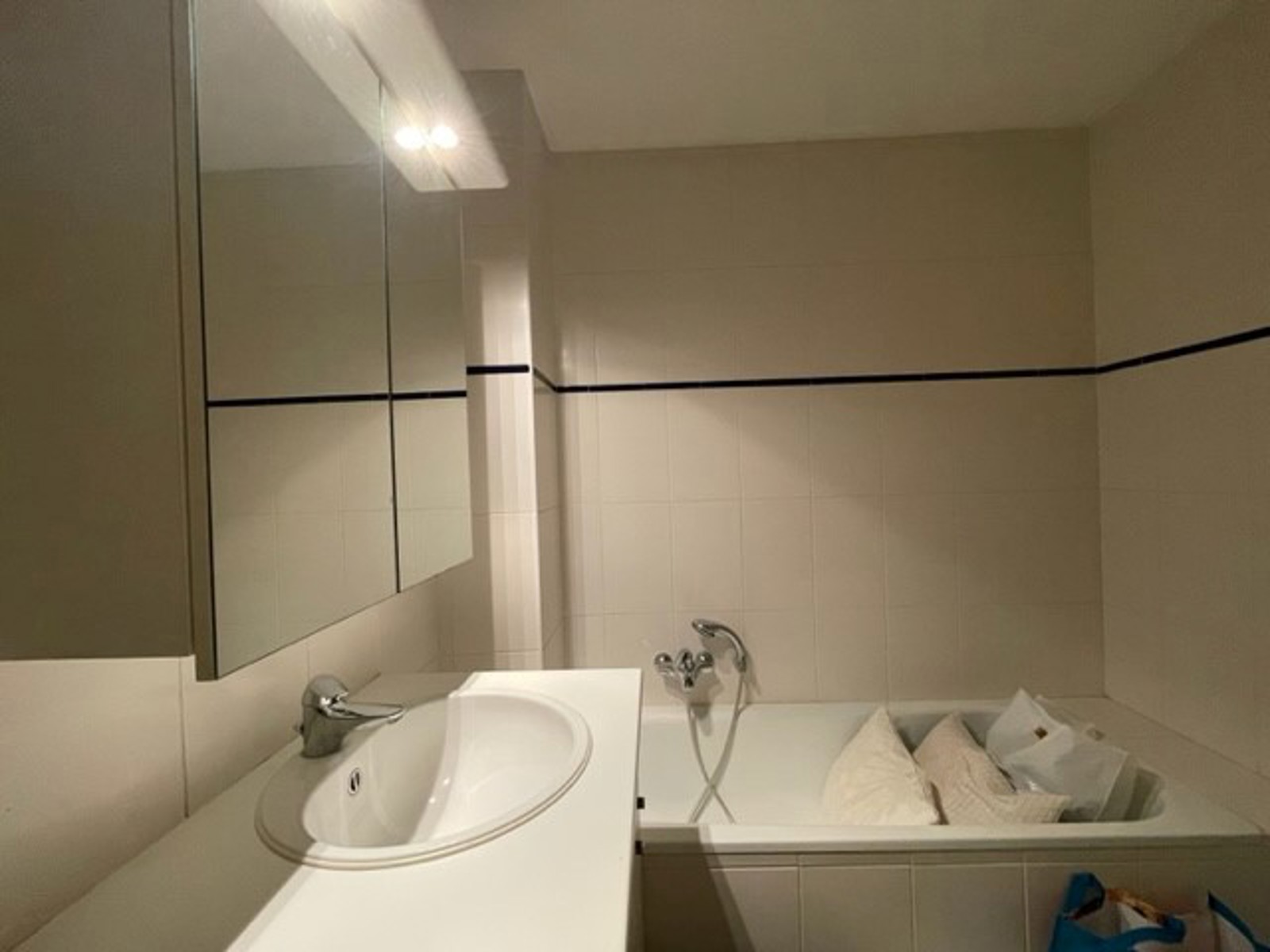 GELIJKVLOERSAPPARTEMENT MET TERRAS EN GARAGE IN HET CENTRUM VAN TIELT.  - foto 5