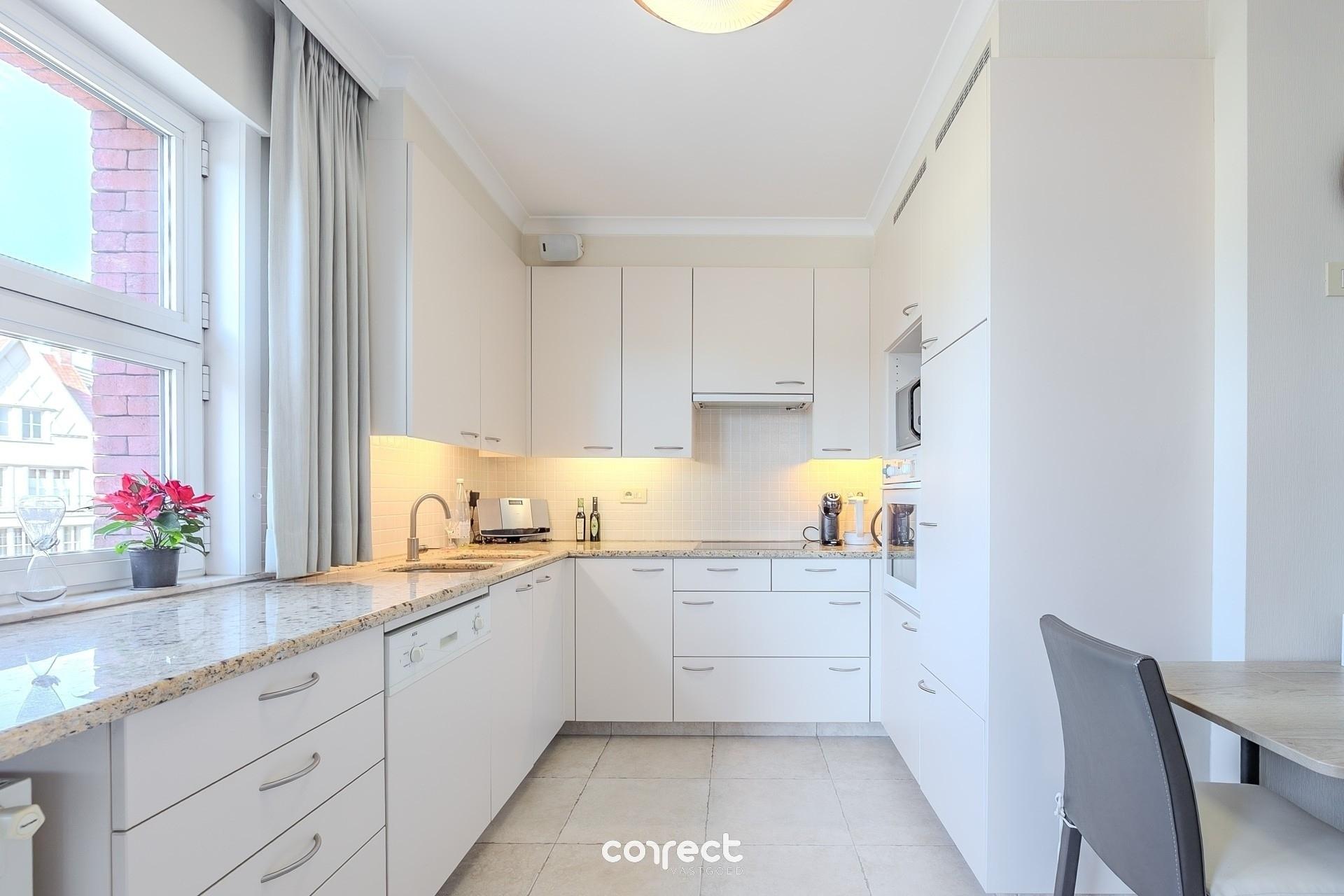 Centraal gelegen appartement met zicht op de markt van Torhout. - foto 4