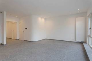 <p><span>Renovated apartment in quiet green residential area near Rivierenhof</span></p>
<p><span>The apartment is located on the first floor and is easily accessible via an wide staircase. You enter the apartment through the entrance hall with cloakroom and guest toilet. The spacious living area is bright. The luxurious open kitchen is equipped with all the usual appliances. The apartment has two bedrooms (17 m2 and 8 m2). The modern bathroom is equipped with a walk-in shower and a double vanity. The south-facing terrace is a great place to relax. Furthermore, the apartment has a spacious laundry room and a basement storage room.</span></p>
<p><span>Surroundings: Quiet residential area, close to the Rivierenhof and within walking distance of stores.</span></p>
<p><span>Available from 15/7/2026</span></p>
<p><span>Details:<br /></span><span>- Low common charges: 35 EUR/month<br /></span><span>- Seperate meters for the utilities (water, gas, electricity and internet)<br />- Standard 3-6-9 contract</span></p>
<p><span> </span></p>