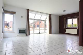 <p><span>Composition</span><span>:</span></p><p><span>Basement: cellar: 24.16 m²</span></p><p><span>First floor:'entrance hall: 10.26 m², living room: 32 m², kitchen: 22.80 m², laundry room: 4.05 m², night hall: 6.33 m², 2 bedrooms: 18.45 m² / 16.81 m², shower room: 6.59 m².</span></p><p><span>Exterior fittings: terrace: +/- 30 m², garden shed: +/- 15m²</span></p><p><span> </span></p><p><span>Equipment</span><span>:</span></p><p><span>Heating: Central oil-fired < 3000 L.</span></p><p><span>Electricity: Bi-hourly, 220 V.</span></p><p><span>Frames: PVC O/B  .</span></p><p><span>Roof: Tile, double-sided, insulated.</span></p><p><span>Kitchen:  furnished and equipped with single sink, electric hob, hood, oven, dishwasher and fridge.</span></p><p><span>Sanitary facilities: 1 shower, 2 washbasins, 1 WC.</span></p><p><span>Materials: tiled floor.</span></p><p><span> </span></p><p><span>Connections</span><span>:</span></p><p><span>Sewer: Yes.</span></p><p><span>Water: Yes.</span></p><p><span>Gas: No.</span></p><p><span>Electricity: Yes.</span></p><p><span>Telephone: Yes.</span></p><p><span>Cable TV: Yes.</span></p><p><span>This document is provided for information only and is not contractually binding. It is subject to change without notice</span></p><p><span> </span></p>