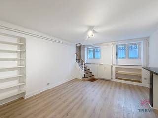 Uccle, Avenue Molière, close to shops and transport links, 1-bedroom flat of ±50 m².Basement:- Living room of approx. 21 m²- Fitted kitchen (oven,...