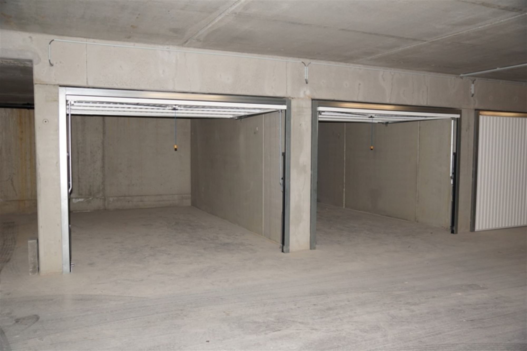 Ondergrondse garage in het centrum van Diksmuide, op korte wandelafstand van de Grote Markt - foto 2