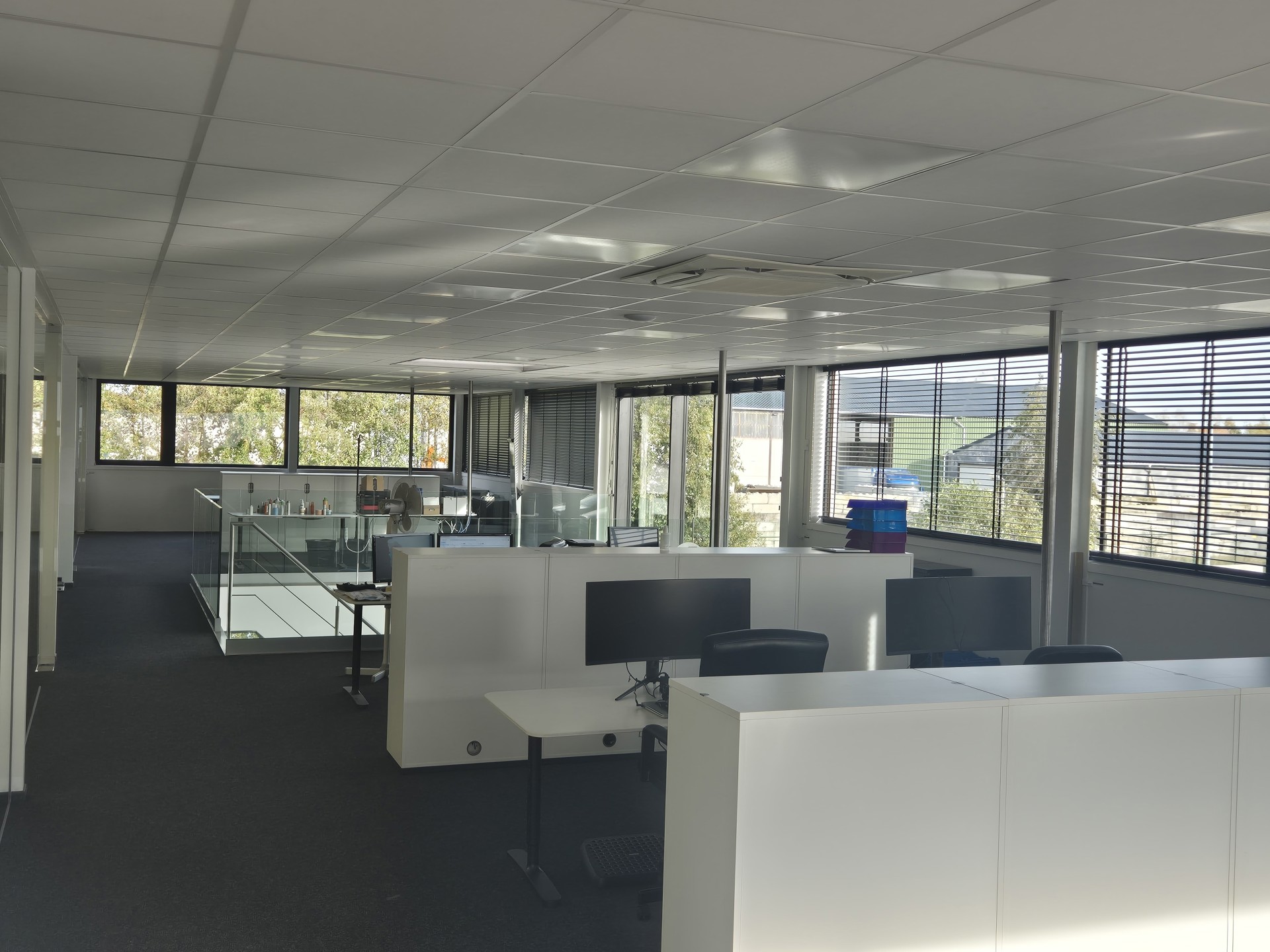 Modern bedrijfsgebouw 1.800m² met kantoor en sociale ruimte  - foto 4