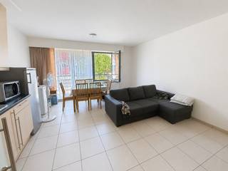 <p><strong>Schedule your visit via www.living-stone.be</strong></p><p>This one bedroom apartment is ideally located in the centre of Ternat, within walking distance of shops, restaurants and public transport. Situated on the first floor of a small building without a lift, it offers practical and comfortable living in a convenient location.</p><p>The apartment comprises an entrance hall, a bright living room with open-plan kitchen, one bedroom of 14m² and a bathroom with shower, toilet and washing machine connection.</p><p>Thanks to its central location, both the train station and several bus connections can easily be reached on foot, making this property particularly attractive for commuters.</p><p>With an EPC score of 173kWh/m² and energy label B, the apartment also offers good energy efficiency.</p><p><strong>Available from  October 1, 2026.</strong></p>