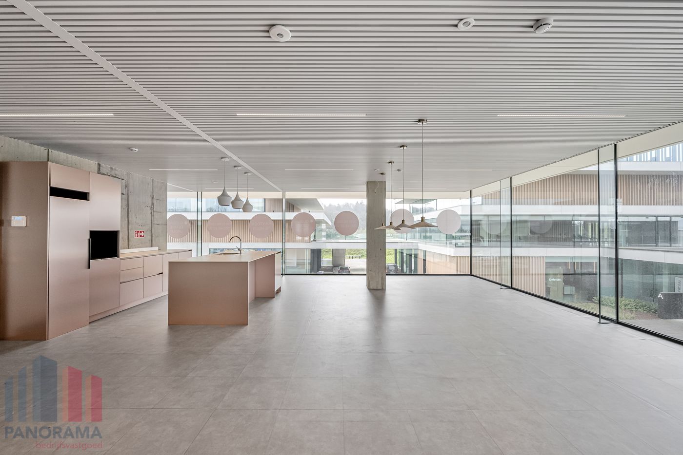 619 m² HIGH-END KANTOREN OP TOPLOCATIE LANGS DE E40 TE OOSTKAMP - foto 5