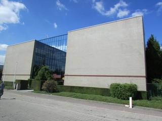 Immeuble de bureaux détaché à côté du viaduc de Vilvoorde. Espaces de bureau sont distribuable flexible. Spacieux hall d'entrée et une grande...