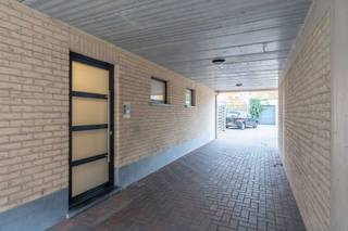 Dit appartement wordt verkocht naar aanleiding van de aankoop van een woning.Gelegen in de Lokerenstraat 7 bus 3 bevindt zich dit centraal gelegen en...