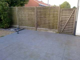 Mooi gelegen woning in doodlopende straat. Inkom, toilet, wasplaats, dubbel garage met automatische poort, living met half open keuken, 3...