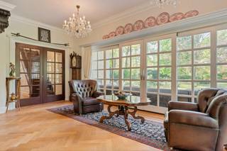 Unieke vrijstaande rietgedekte villa op ca. 7620m² in een uitzonderlijk domein in het groen. Verscholen in een prachtig aangelegd parkdomein...